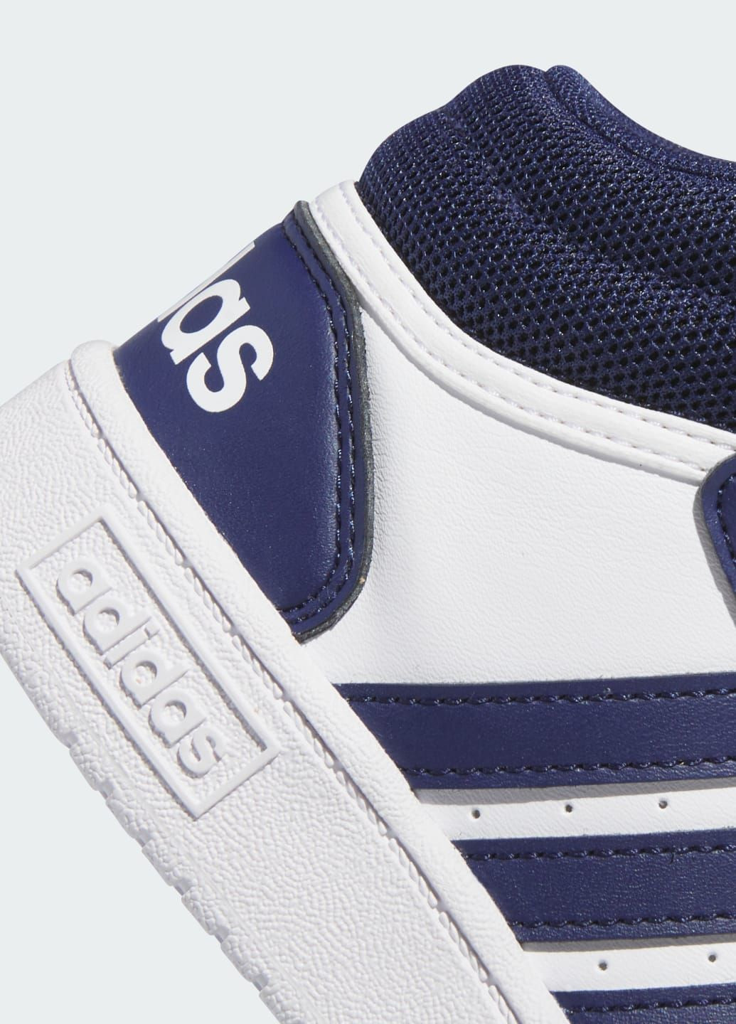 Білі всесезонні високі кросівки hoops adidas