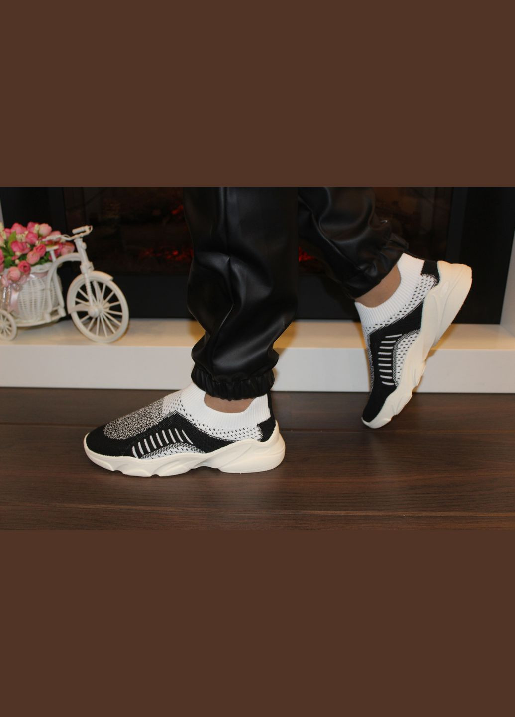 чорні з білим No Brand Кросівки жіночі чорні літо (329889986)