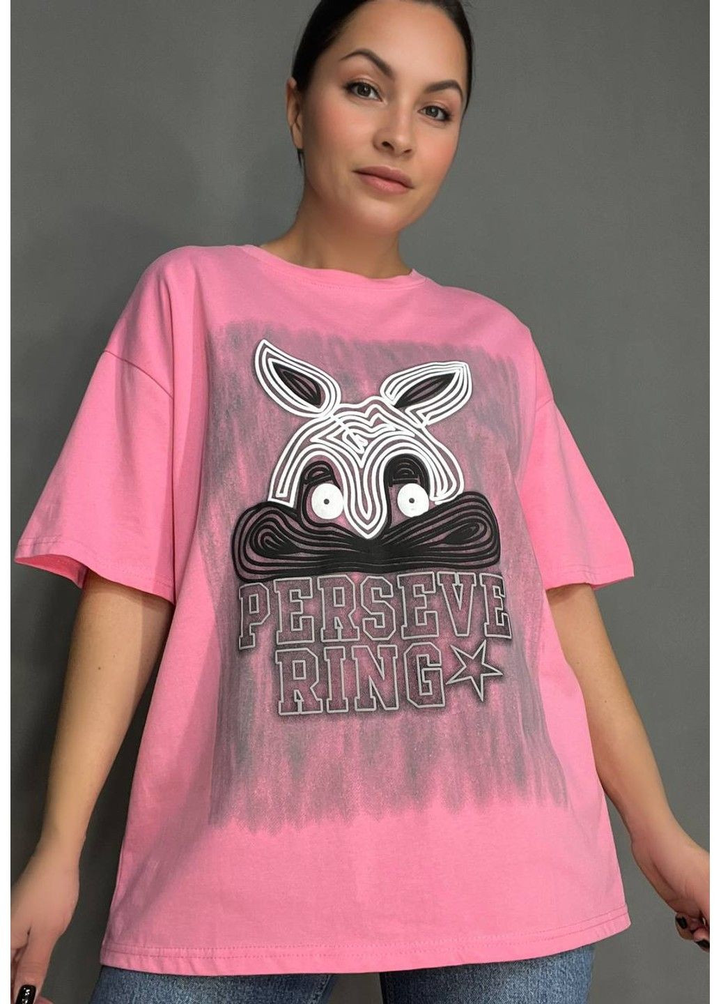 Футболка жіноча YIGOU 23 напис малюнок кролик оверсайз подовжена one size No Brand - (319627284)