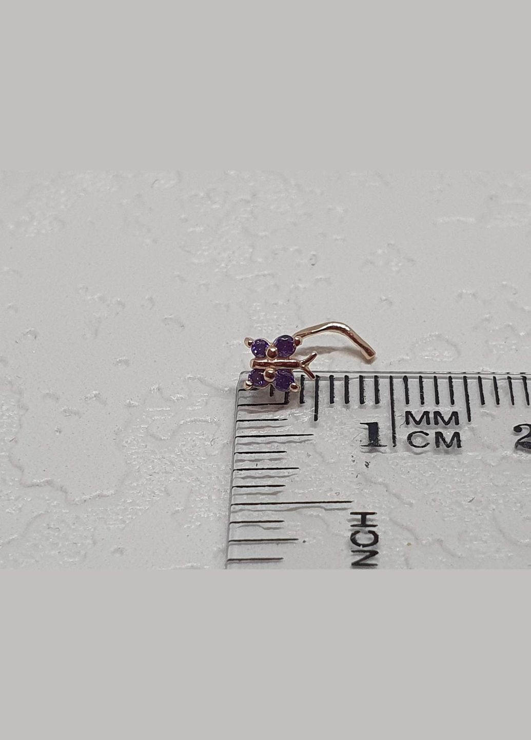 Золота сережка-пірсинг в ніс з фіанітами. 1041.14 Фіолетовий Dear (274535616)