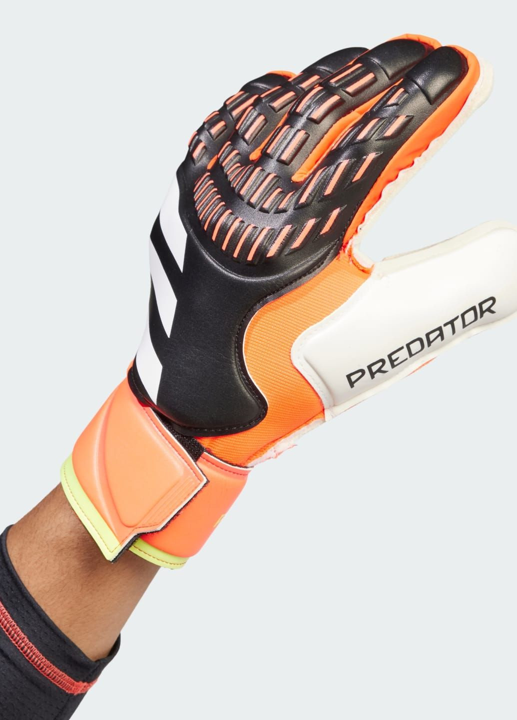 Вратарские перчатки Predator Match Fingersave adidas (279584432)