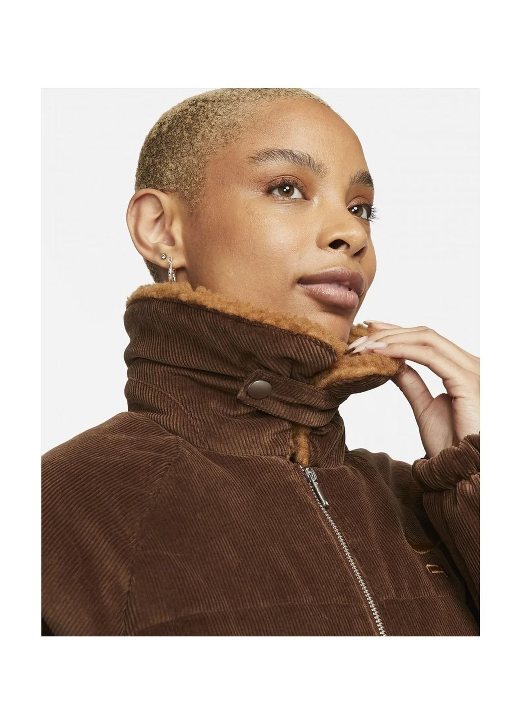 Коричневая куртка женская air therma-fit brown dq6930-259 Nike