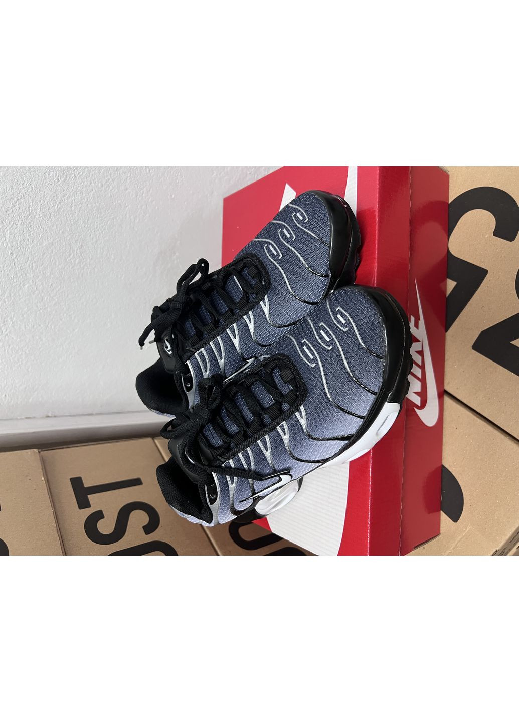 КРОСІВКИ ЖІНОЧІ NIKE TN PLUS GREY BLACK НАЙК АІР МАКС ТН ПЛЮС No Brand сірі демісезони (367172769)