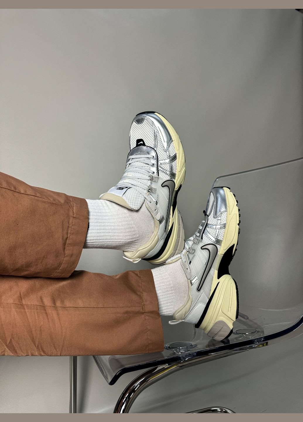 Білі Осінні кросівки чоловічі і жіночі nike v2k runtekk grey beige | найк в2к рантекк сірі бежеві No Brand