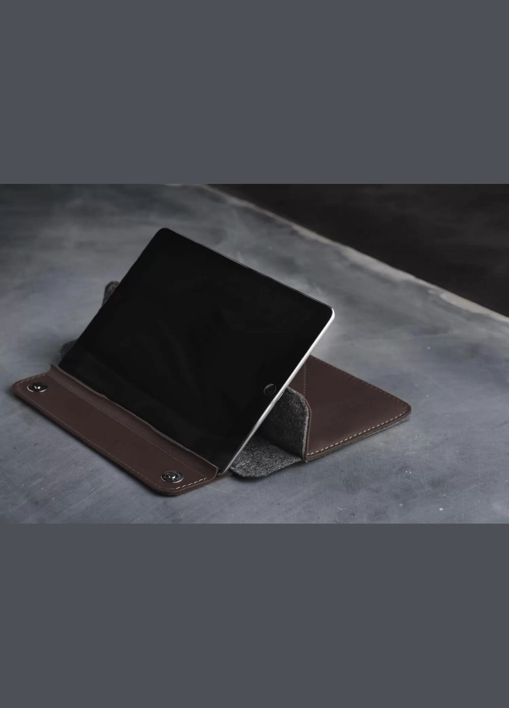 Шкіряний чохол з підставкою для iPad коричневий 10.5 Skin and Skin (285261023)