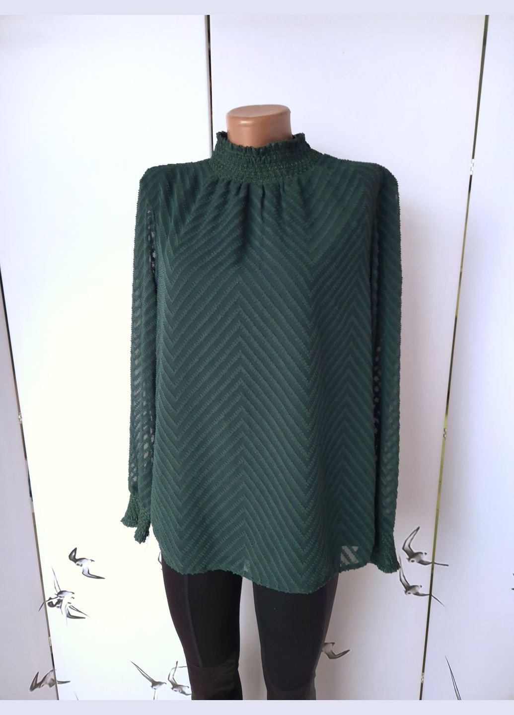 Зелёная блузка женская однотонная с высокой горловиной Only