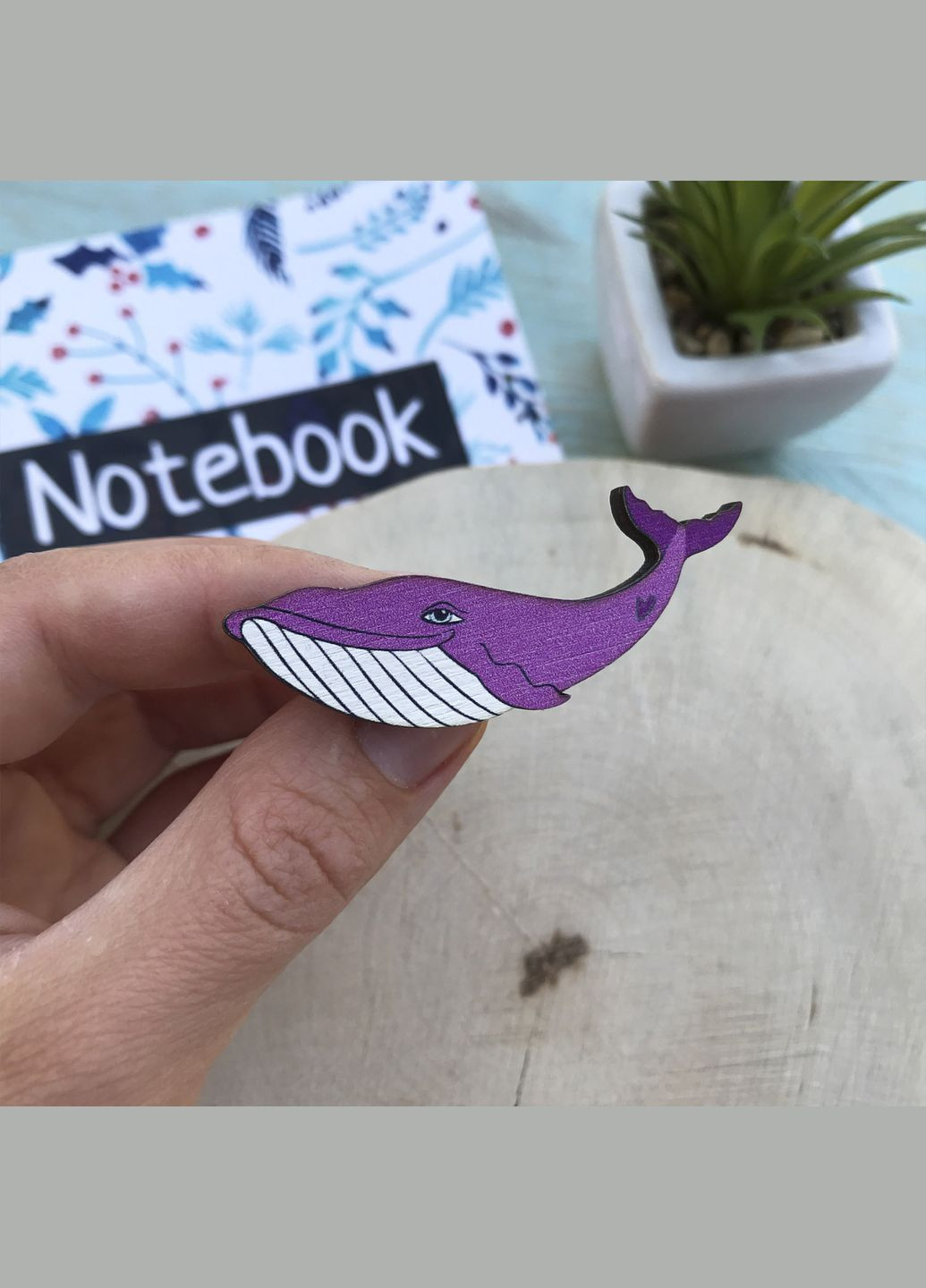 Деревянный значок "Фиолетовый кит" Cozy-Up (291162364)