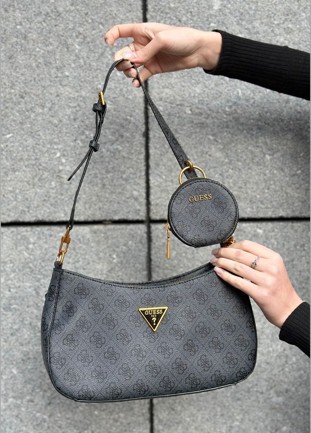 Жіноча сумка багет GUESS сіра No Brand (302973218)