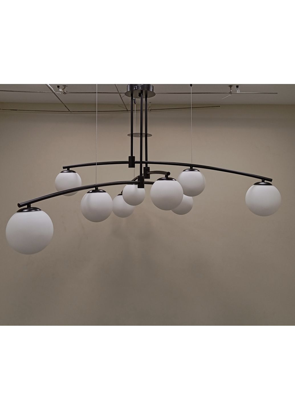 Чорна сучасна люстра на 9 білих плафони (52-9827-9 BK+WH) No Brand (370072062)