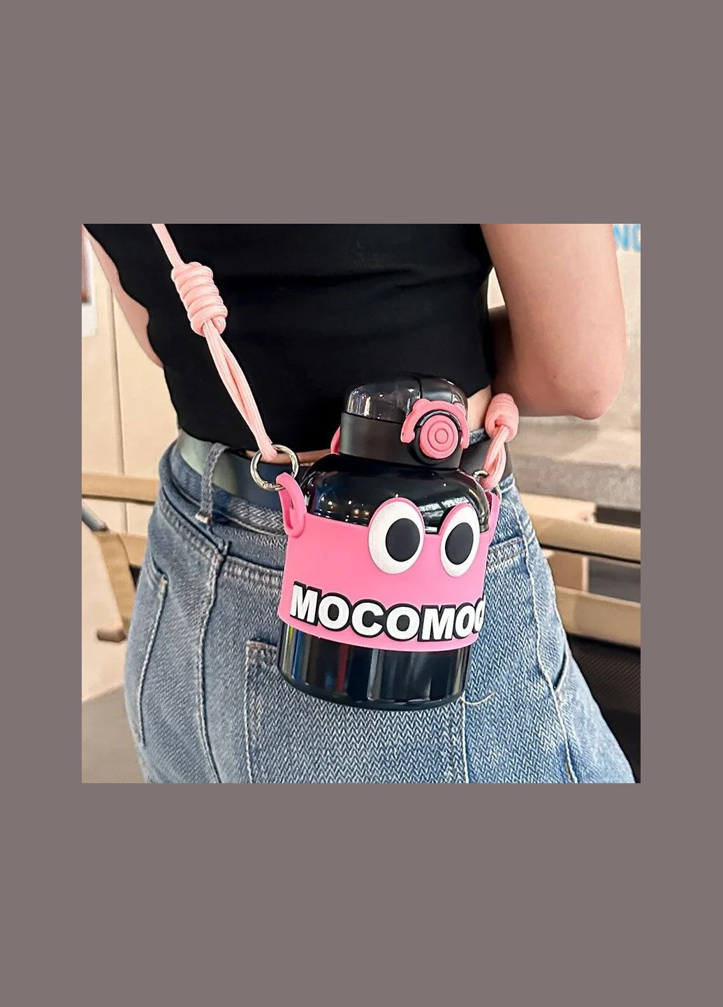 Пляшка для води, Mocomoco Funny Face 600 мл з дозатором, ремінцем та трубочкою, Рожева ( ) No Brand (302392531)