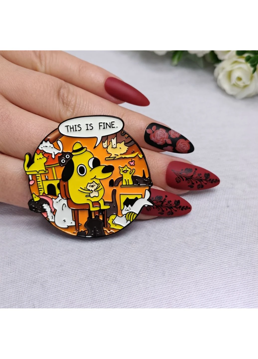 Пін Собачка з котами This is fine металевий значок No Brand (377084909)
