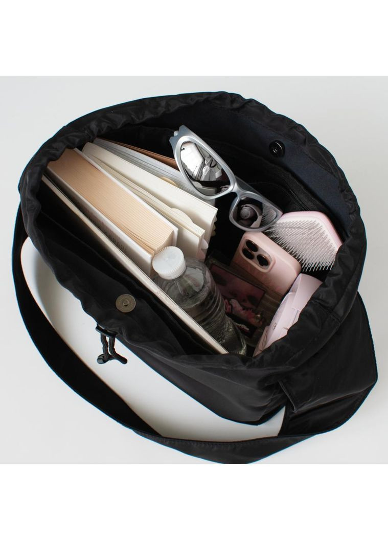 Чорна сумка-месенджер на магніт містка торба як мішок класичний практичний стиль водостійкий casual шопер для спорту молодіжна No Brand (368717662)