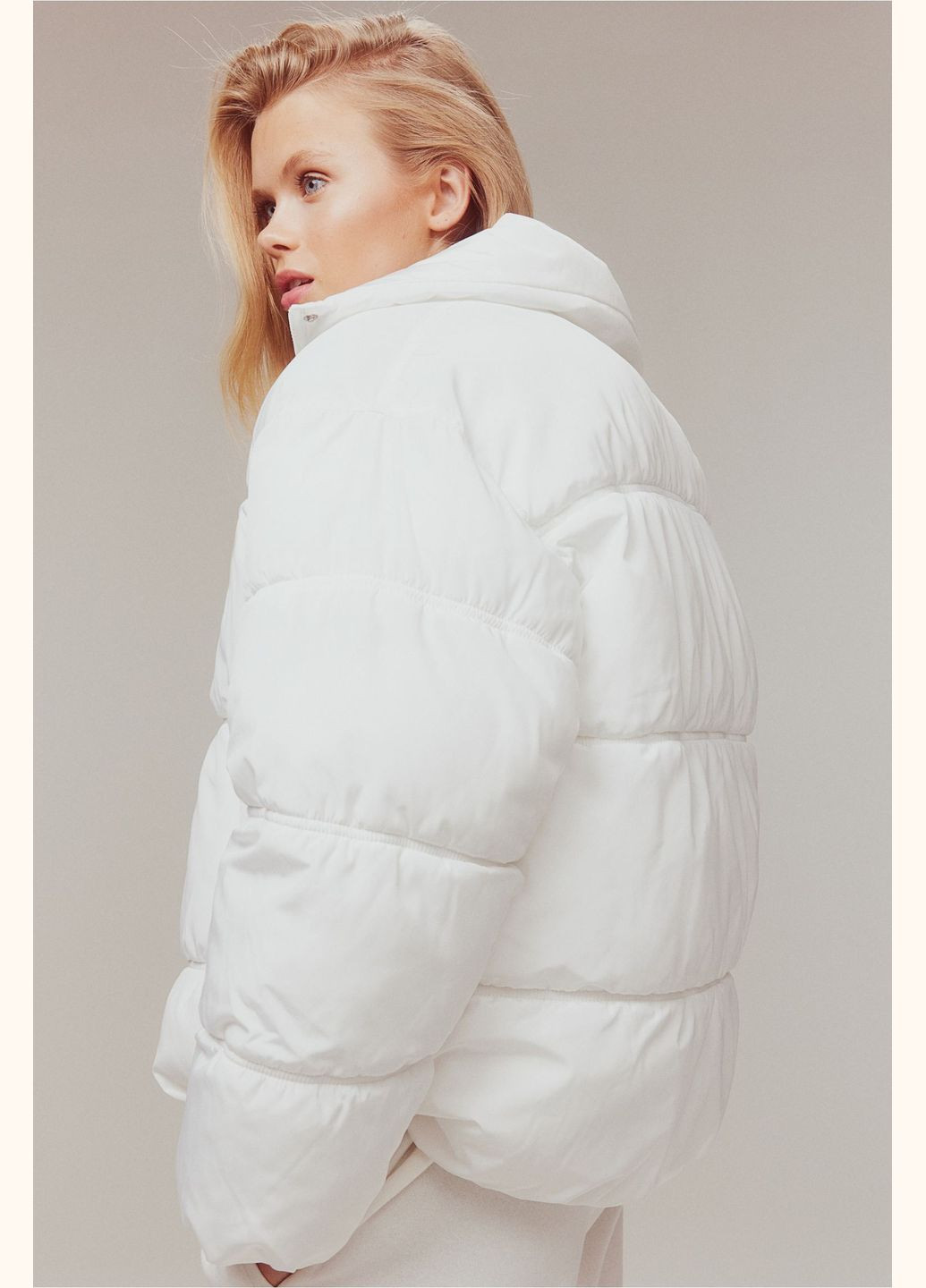 Белая зимняя стеганая пуховая куртка H&M