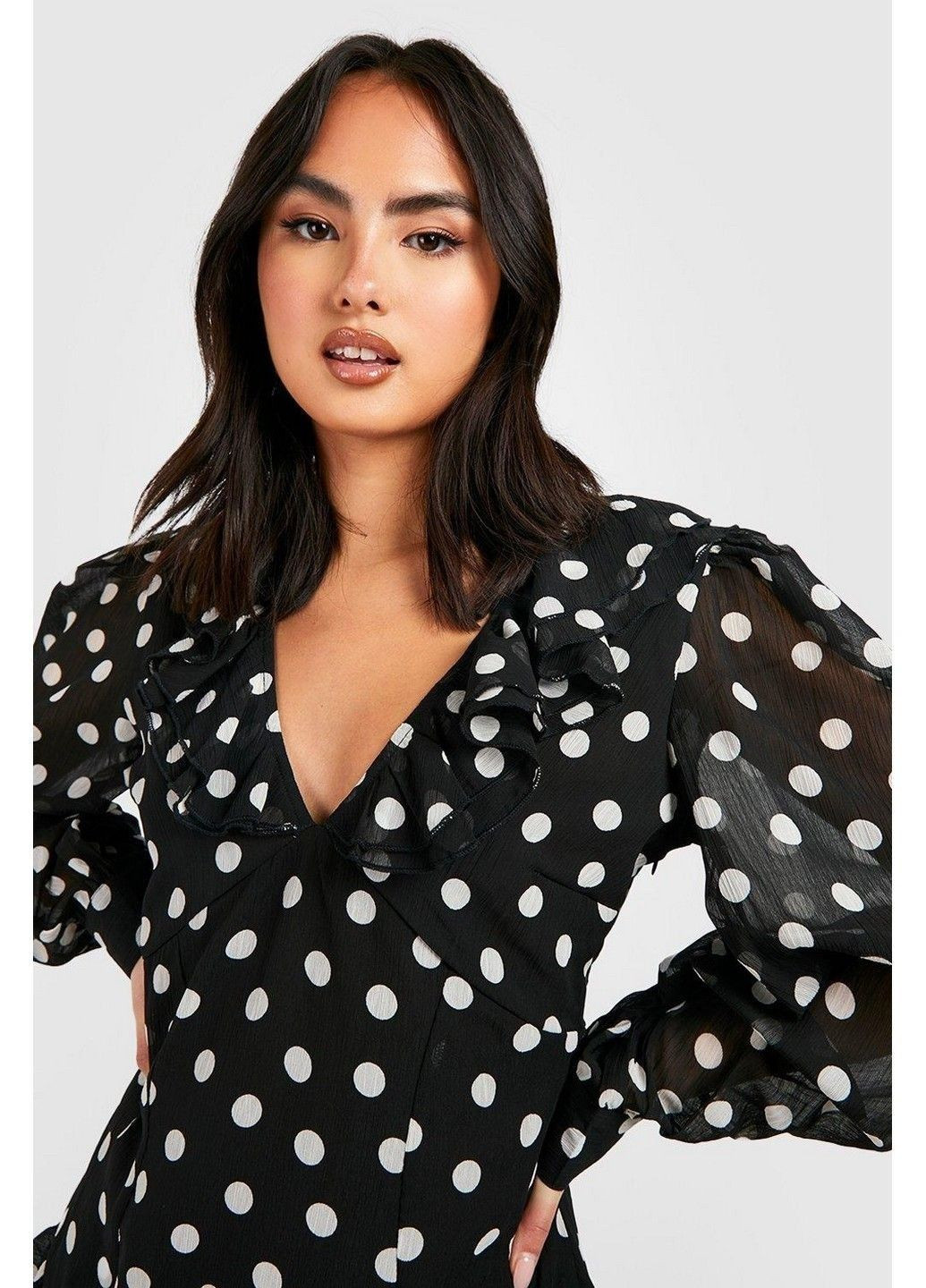 Черное коктейльное платье Boohoo в горошек