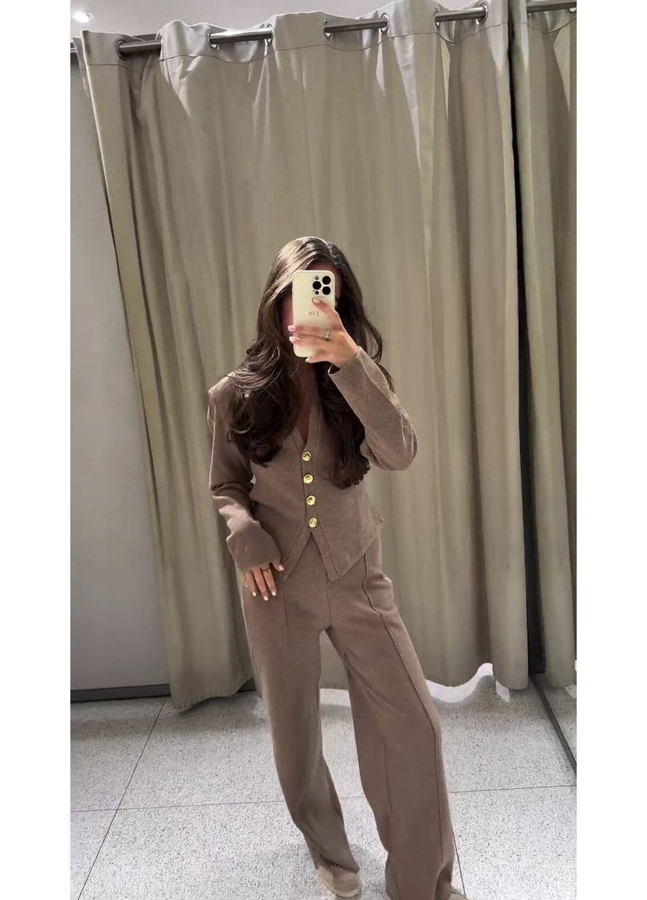 Женский костюм с приталенной кофтой и широкими брюками. No Brand (364961231)