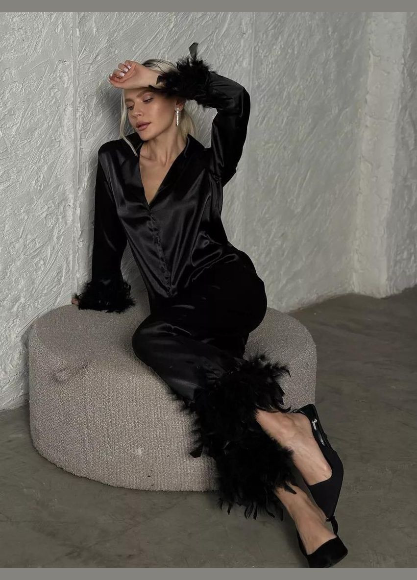 Жіноча атласна піжама Velessa зйомне пірʼя на гудзиках домашній піжамний комплект No Brand Костюм (333712698)