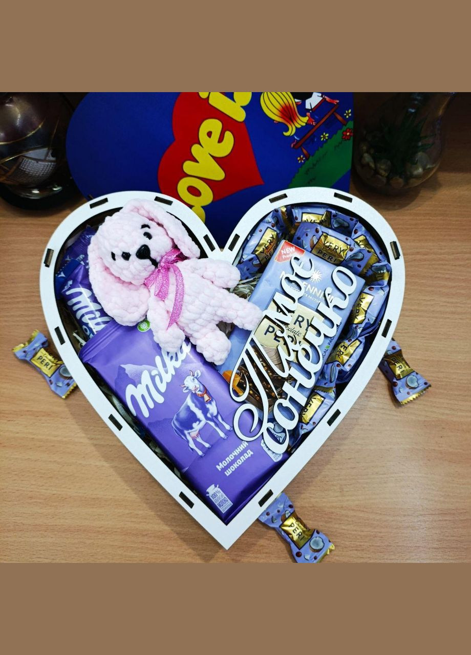 Подарунковий бокс серце з принтом «Love is...» (ar162) No Brand (317333436)