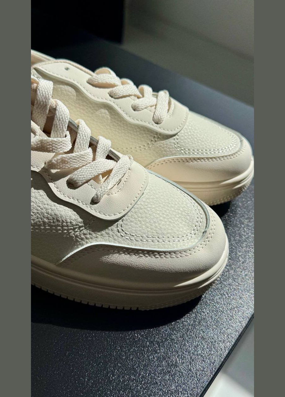 Светлые бежевые кеды из мягкой пресс-кожи – базовая пара для стильного лета. No Brand молочные (347242332)