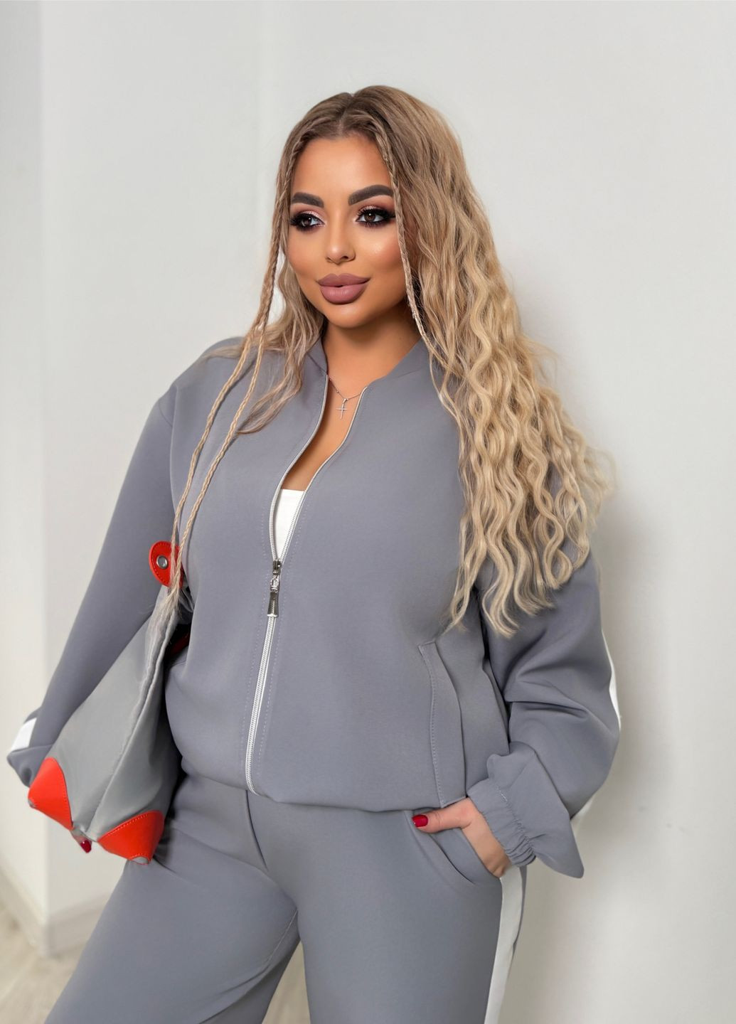 Прогулочный свободный женский костюм спортивного стиля с лампасами Modena (322841410)