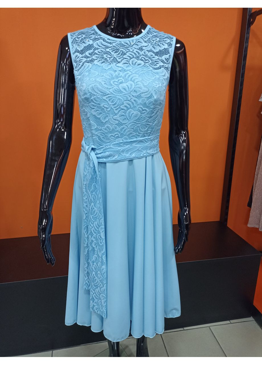 Блакитна сукня ошатна мереживо гіпюр без рукавів міді пояс 46 блакитне No Brand