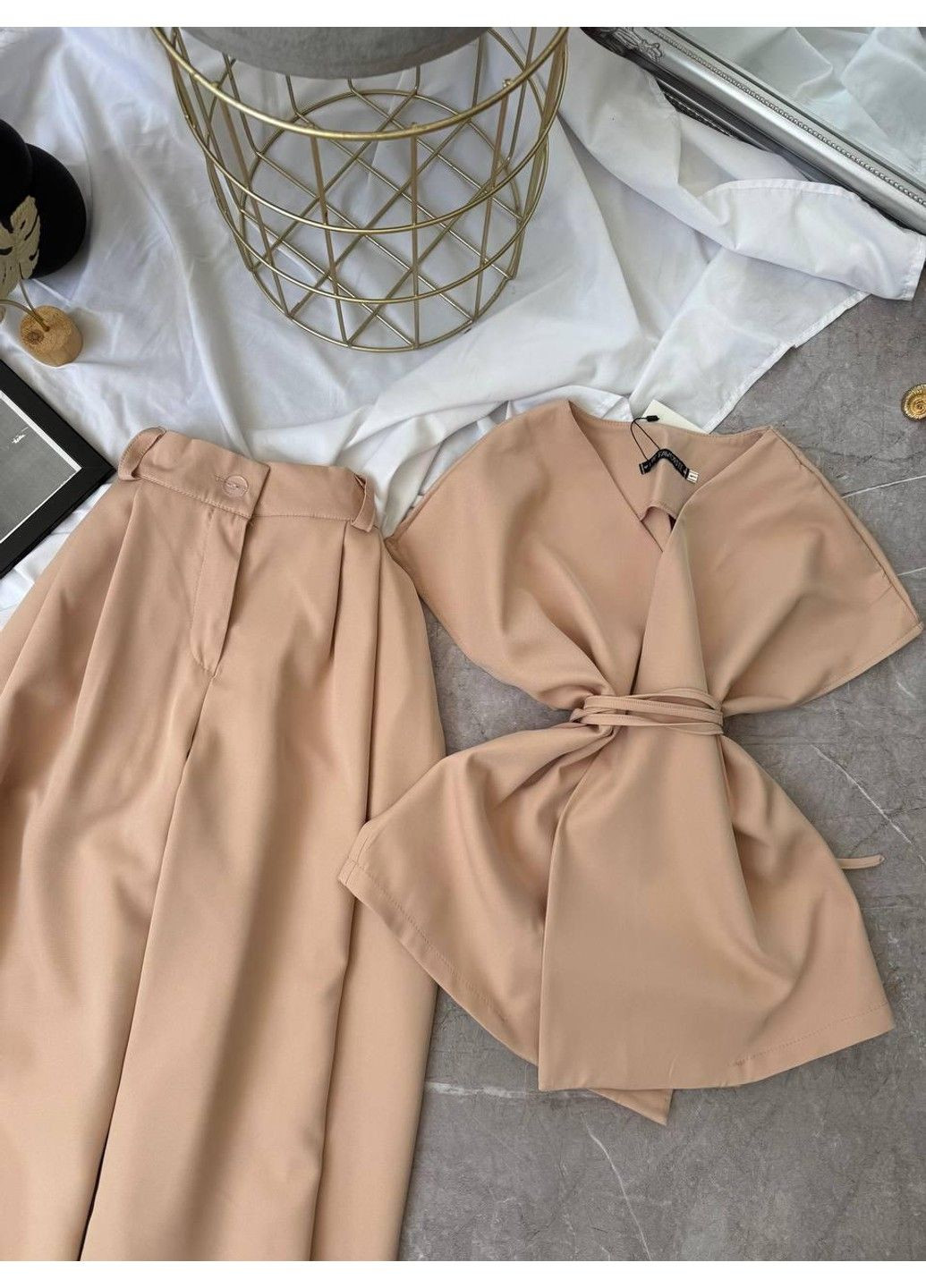 Костюм 2–ка з костюмки, з жилеткою та широкими штанами мод ЛКК-202, бежевий, 50-52 No Brand (355469702)