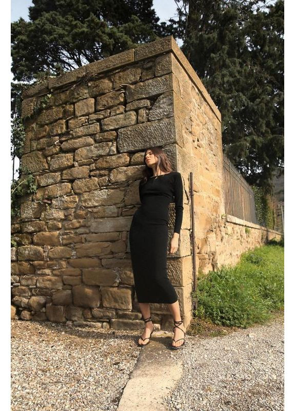 Черное облегающее платье со сборками на плечи Zara