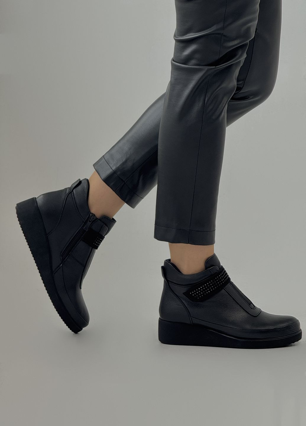 Черные демисезонная ботинки женские кожаные RIPKA