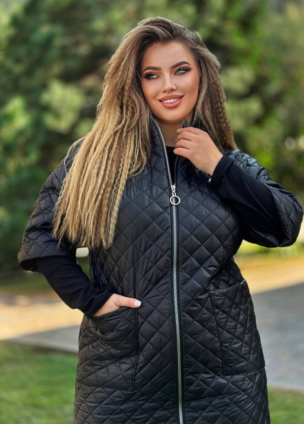 Черная демисезонная женское удлиненное стеганое пальто на синтепоне с рукавом 3/4 Україна