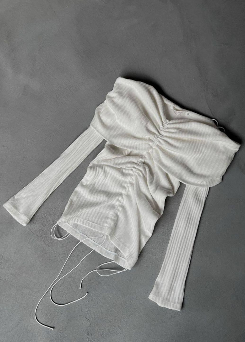 Вишуканий приталений топ в рубчик з відкритими плечима та затяжкою попереду та збоків Україна (328559156)