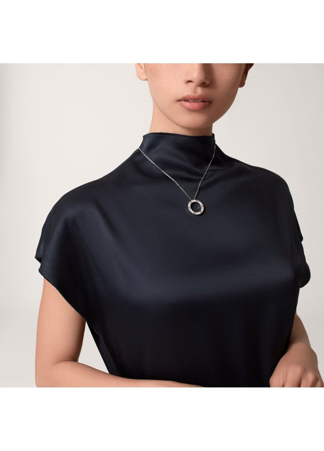 Колье женское из медицинской стали серебристое с кулоном-кольцом и камнями No Brand (368713787)