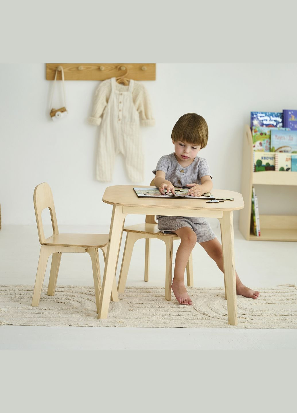 Дитячий столик і два стільчика для дітей 4-7 років Натуральний Tatoy (292867421)