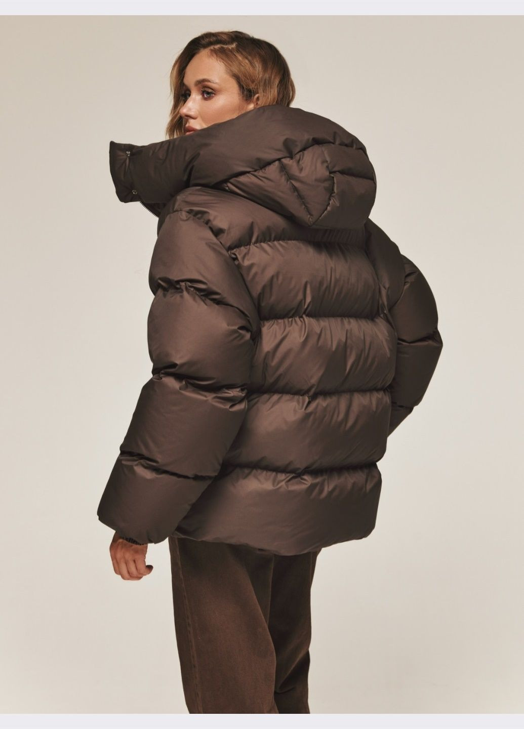 Коричнева зимня пуфер зі знімним капюшоном коричневий Dressa
