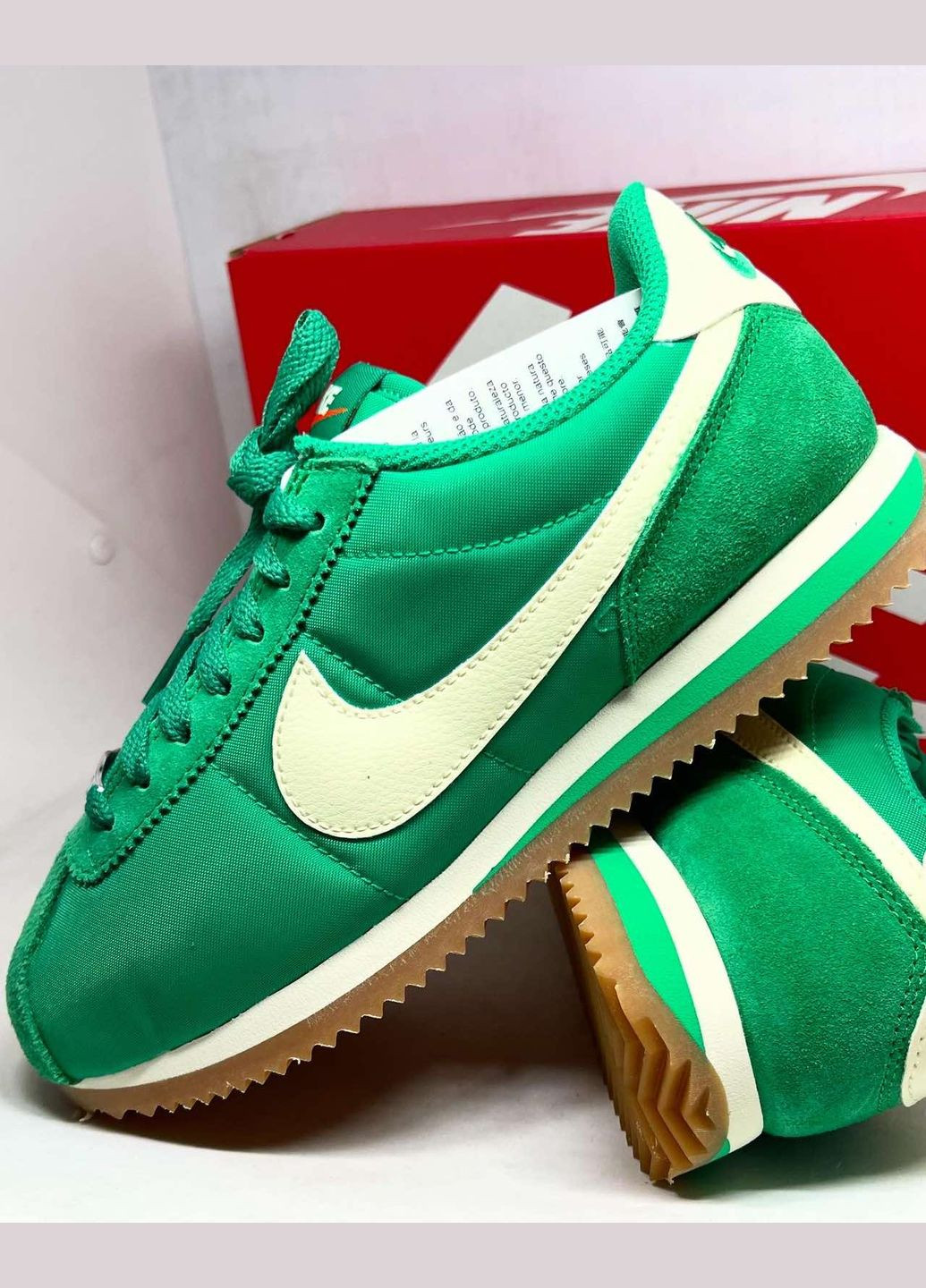 Зеленые кроссовки унисекс Nike w cortez txt