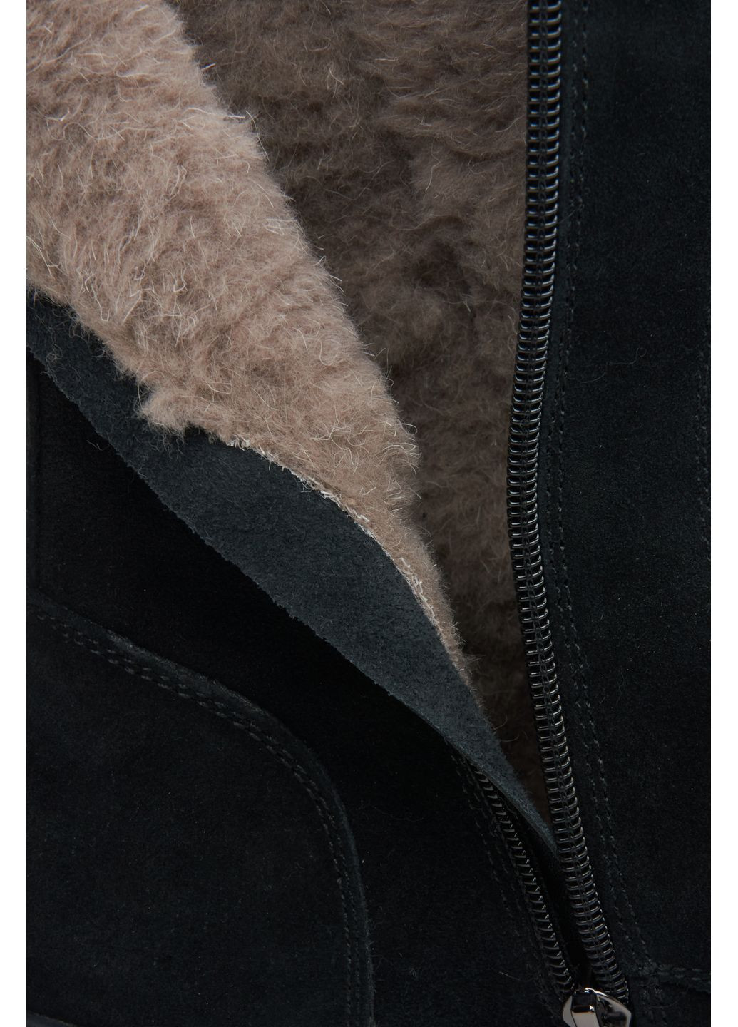 Зимние ботинки, цвет черный Estro