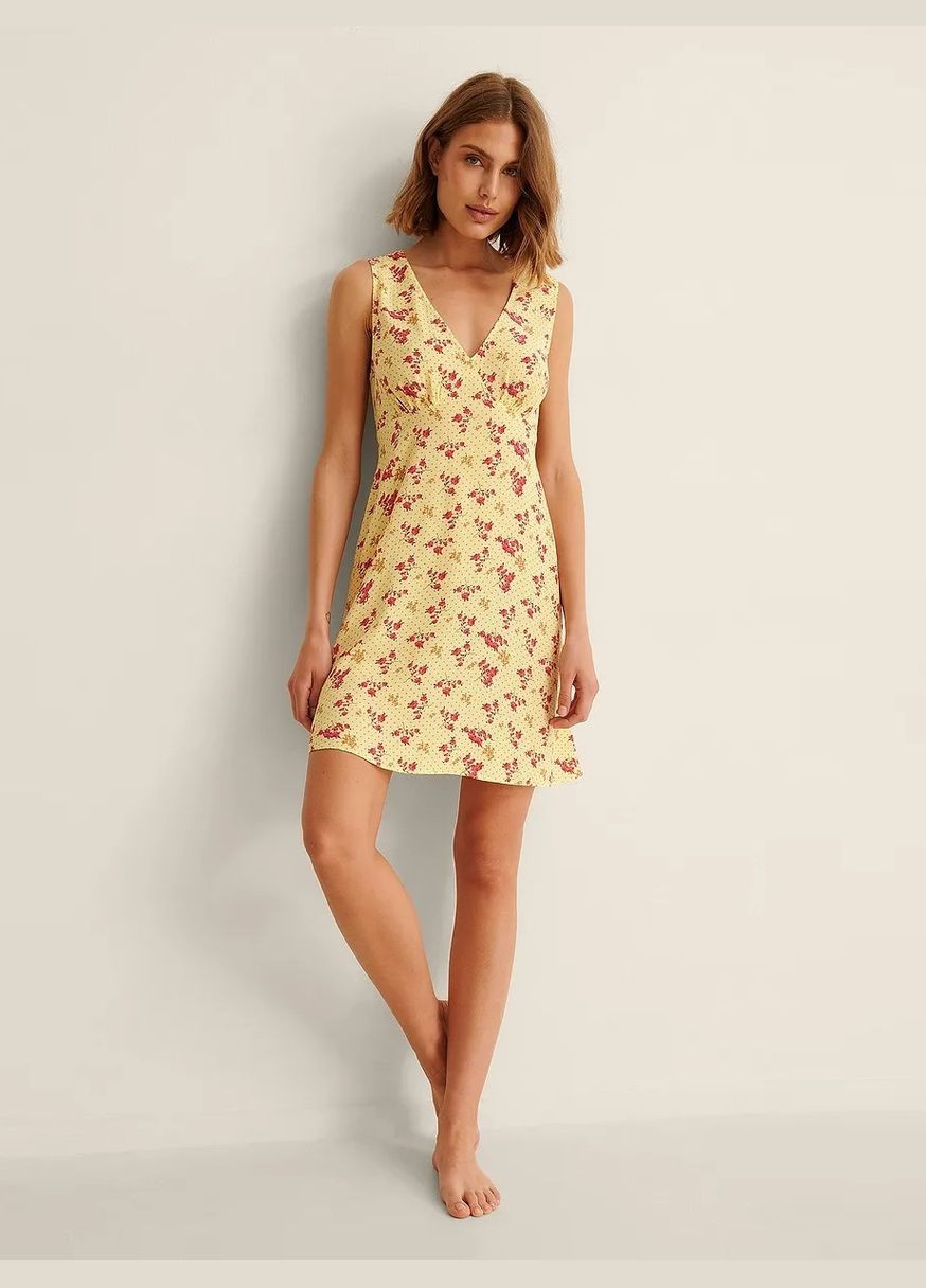 Жовтий легка сукня з квітовим принтом NA-KD