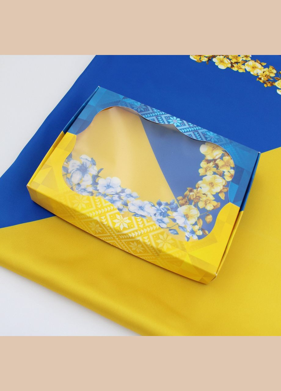 Подарунковий набір хустка патріотична "Жовто-блакитний прапор" 95х95 та жовто-блакитна коробочка 218081 Husta (323223085)