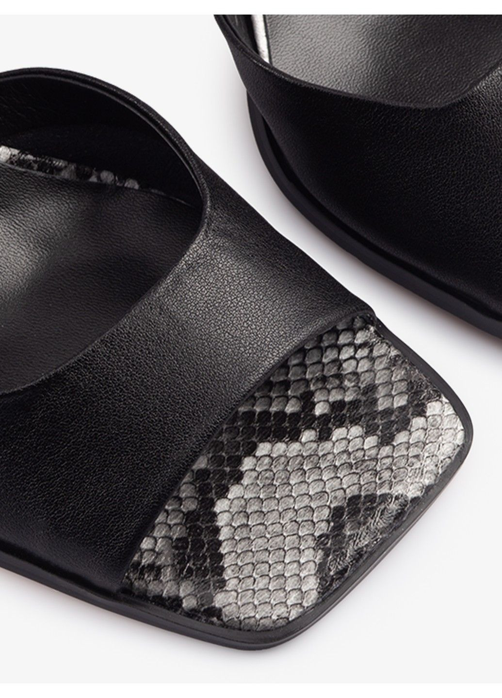 Черные женские босоножки 1101277 Geronea с ремешком