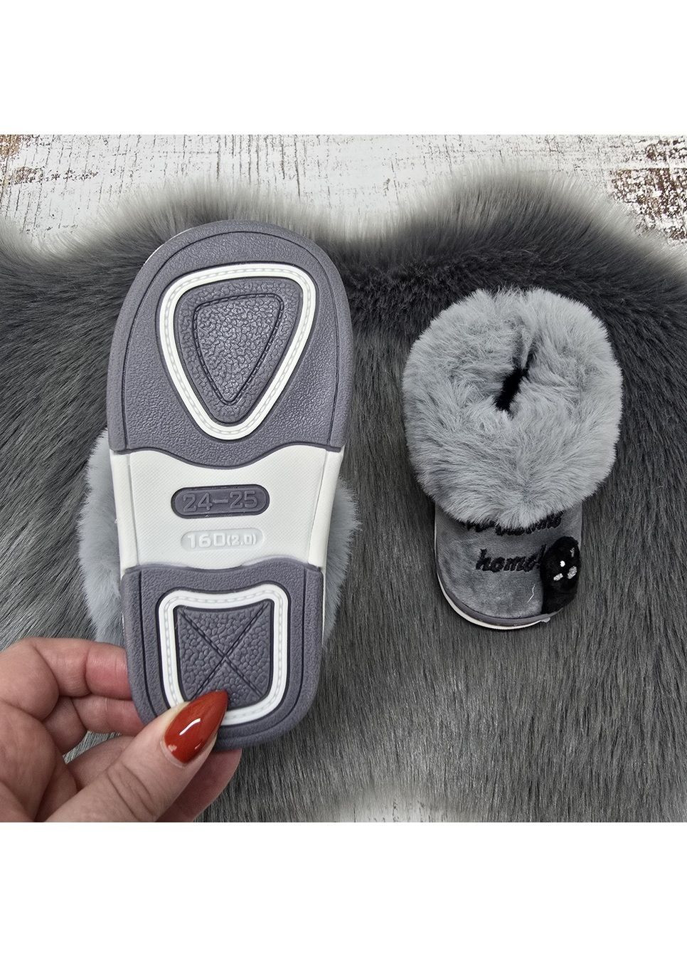 Серые тапочки чуни детские серые с черным закрытые с задником Lion