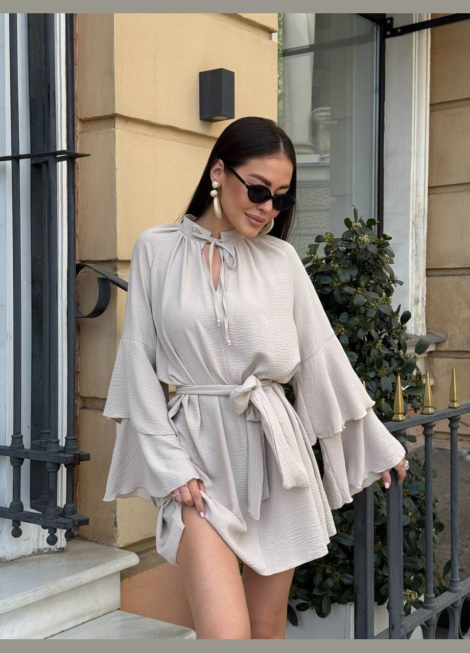 Бежевое кэжуал платье мини свободного кроя с воланами на рукавах MonCher