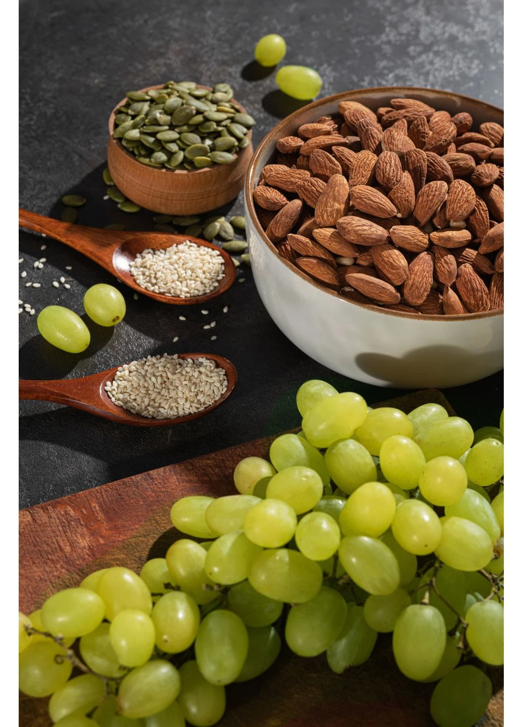 Набір граноли Chocolate Coconut Nuts Trio 2 кг та Almond 500 г у подарунок смачна корисна снекова їжа для сніданку перекусу Gregory Mill —