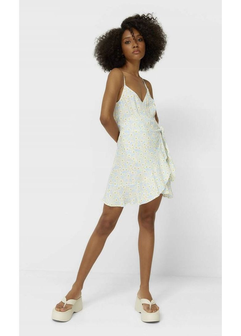 Молочное платье весенне-летнее Stradivarius