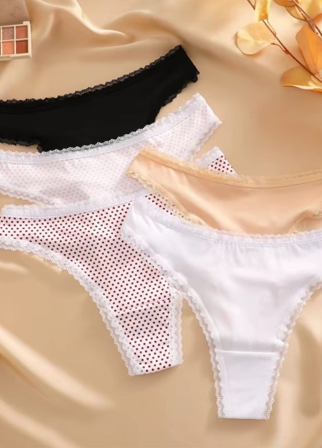 Жіночі трусики стрінги з мереживною окантовкою Fine and Comfort (1841-40-01) Комбінований XS Finetoo (332005393)