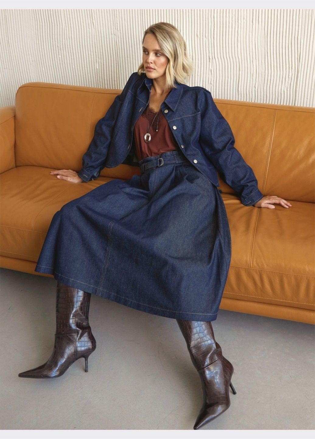 Темно-синяя однотонная джинсовая юбка-миди тёмно-синего цвета Dressa