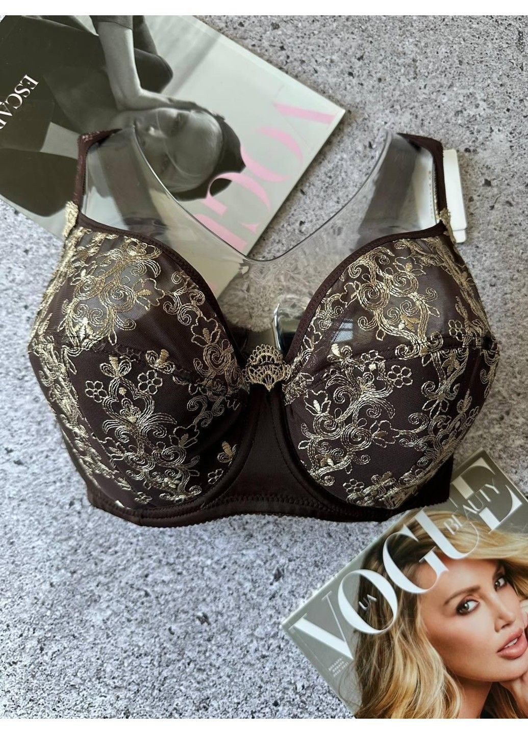 Коричневий бюстгальтер з поролоном і ажуром на чашку h коричневий Finikin