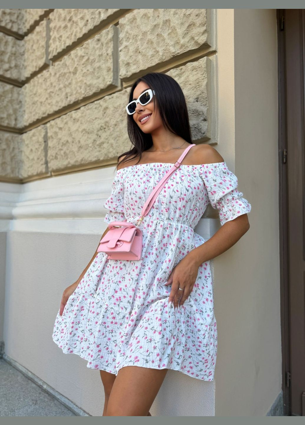 Белое муслиновое платье с пышной юбкой белое с розовыми цветками. You Best