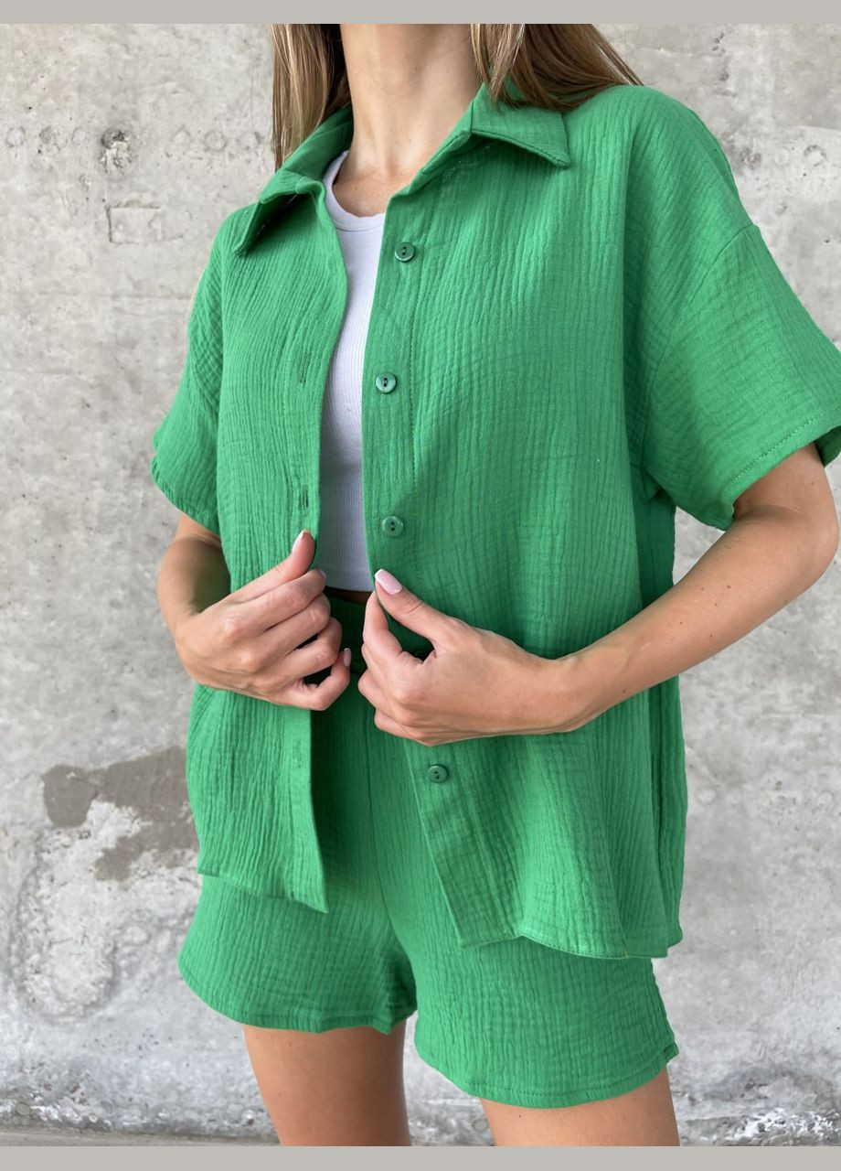 Легкий зелений мусліновий костюм двійка (100% бавовна), приємний до тіла повсякденний костюм 2-ка (сорочка+шорти) No Brand 1042 (291241166)