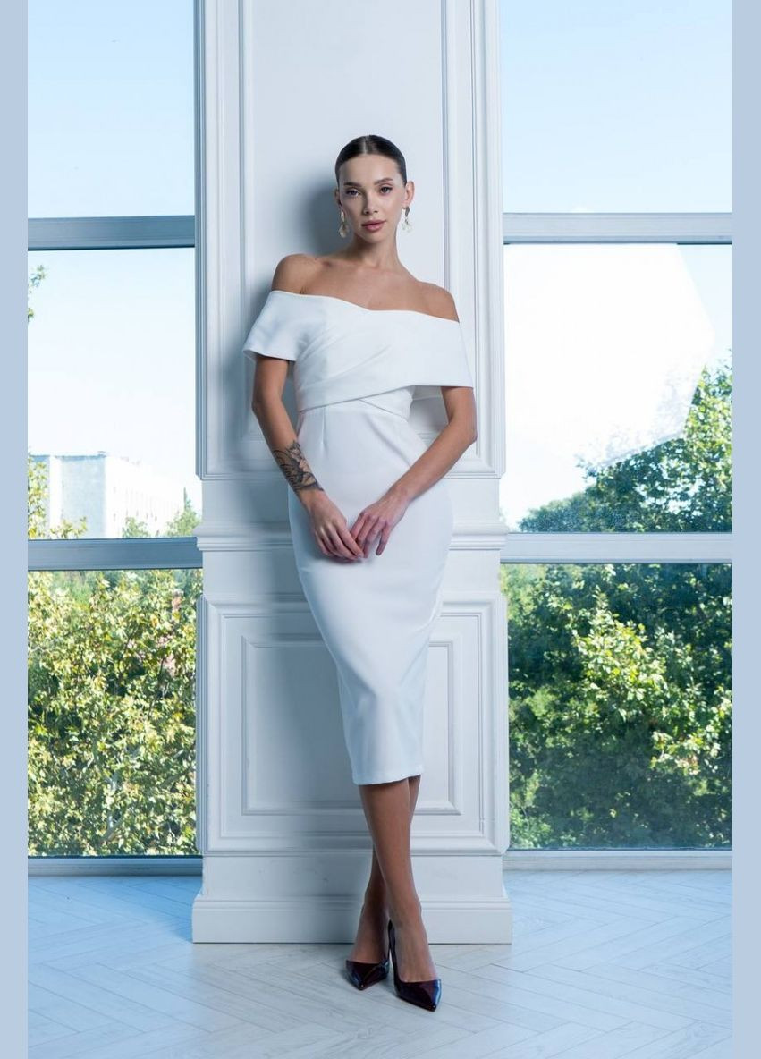 Білий коктейльна плаття First Woman однотонна
