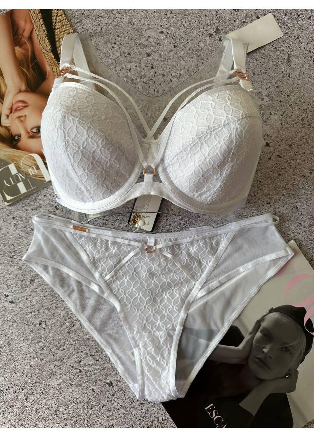 Білий комплект білизни з портупеєю — бюст на тонкому поролоні + трусики-сліпи білий Lanny Mode