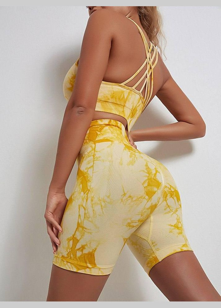 Спортивний костюм з мармуровим принтом (топ та шорти) жовтого кольору, розмір S Trends (330756928)