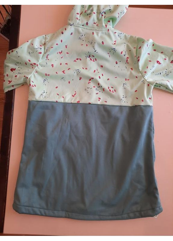 Зеленая куртка для девочки софтшел зеленая Crivit